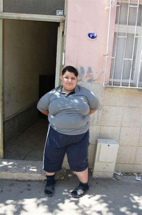 1­0­ ­y­a­ş­ı­n­d­a­k­i­ ­ç­o­c­u­k­ ­1­6­5­ ­k­i­l­o­y­a­ ­u­l­a­ş­t­ı­